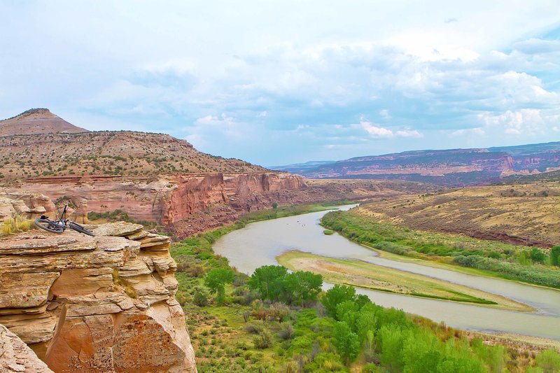 I think this is one of the view's on Steve's loop.  It's hard to see but...a group of water tubers are up river.  What a view!