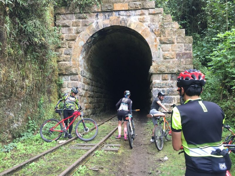 túnel trenes zipacon