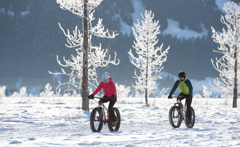 Riding out to Spencer Lake and Glacier