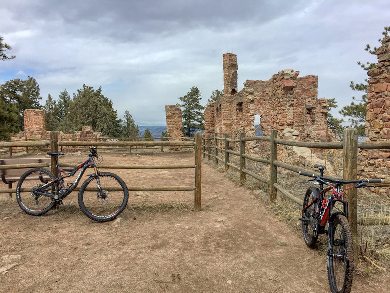 Perfect weather condition, great view from the ruins.