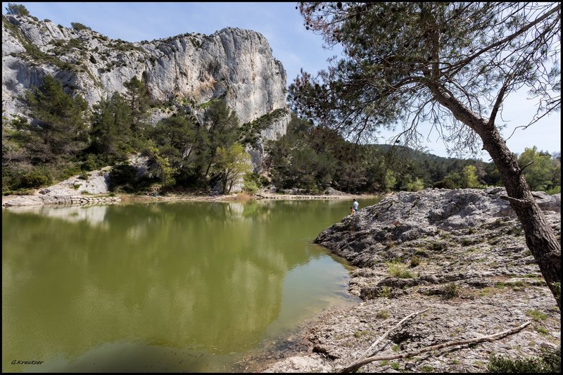 Le lac du Peiroou à Saint Remy de Provence dit : Le barrage