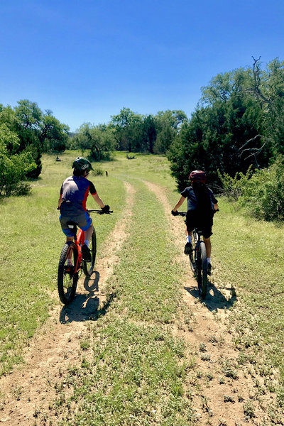 LTR middle school boys team out at Reimers Ranch for practice (Hogge Parkland Outer Loop)