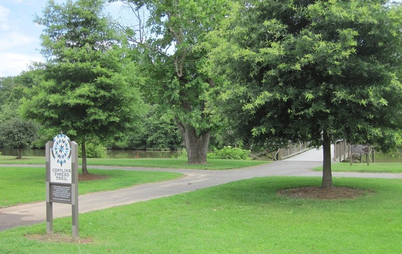 Trailhead at Riverside Park