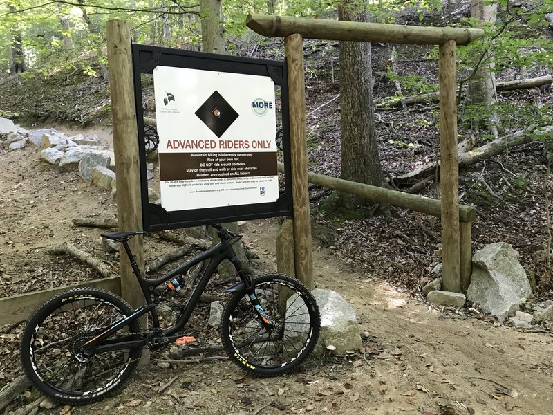 Entrance to black trail