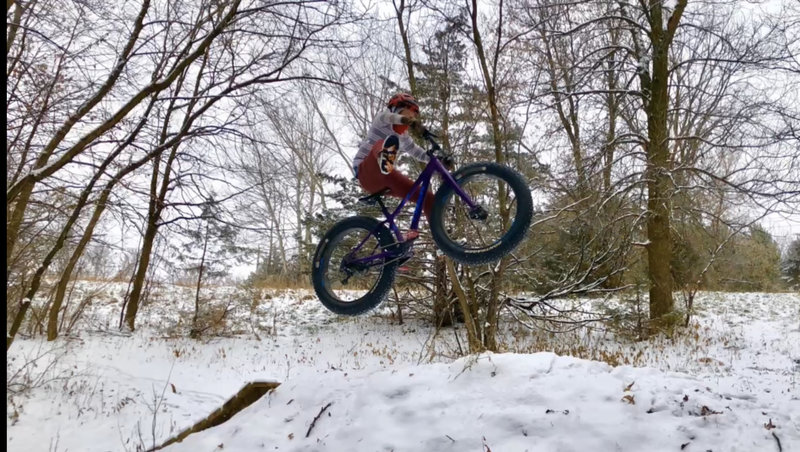 Look Mom, no feet! Shredding the gnar at Bertram, fat bike style, in the snow!