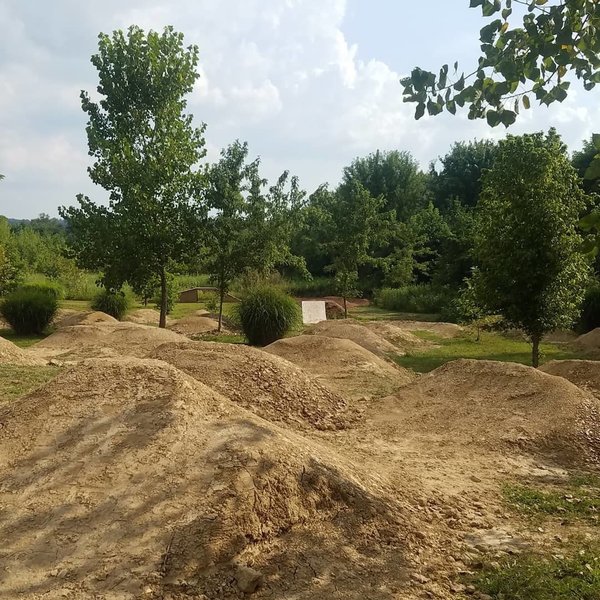 Freshly shaped dirt jumps at Gunlock Park. Time to send it!