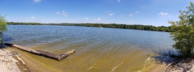 Abandoned boat dock at the far end of the trail. Nice spot for a lunch break.