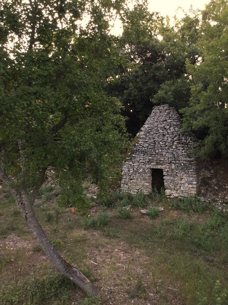 Dry stone "bourie," typical of the Luberon.