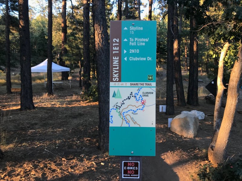 Trail marker/map at the junction of Skyline trail and Skyline Road (2N10).