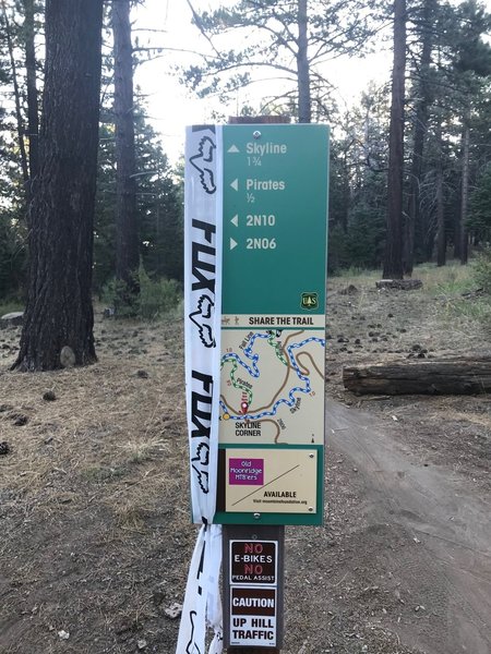 Trail marker/map at the junction of Skyline Road (2N10) and Skyline Trail and Radford Road.