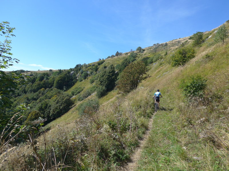 Singletrek at the lower part of the traverse