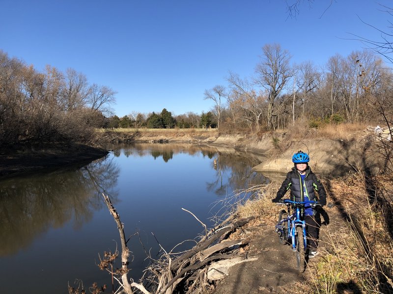 Part of the trail that has fallen off into the river.  Use caution in this area.