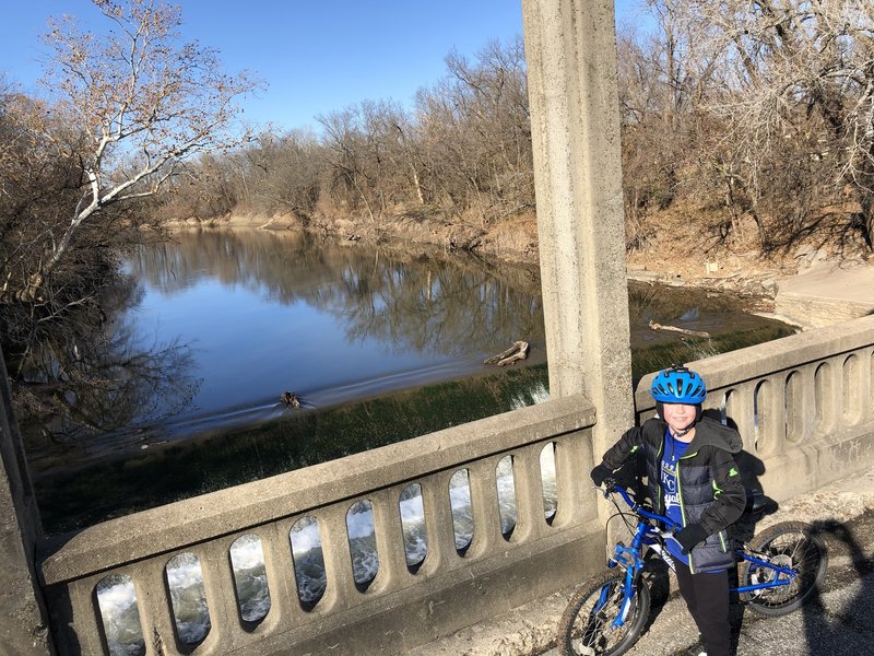 The old bridge over the Cottonwood River