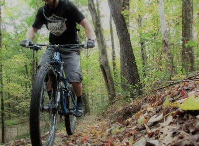 Climbing some nice benchcut singletrack along Shindagin Hollow's creek trail, Blue 6.