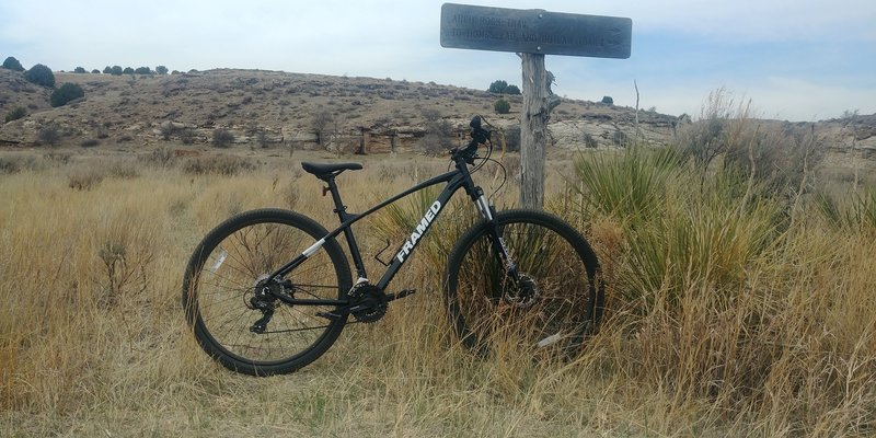 Turn off to Arch Rock trail