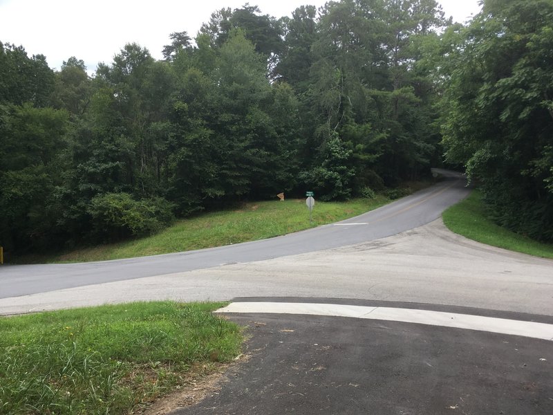 Blossom Hill Trail Entry from Jackson Hill's Lee's Loop