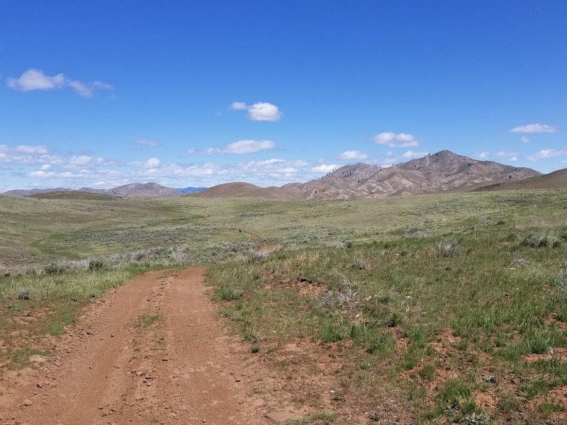 Mellow approach trail to rest of Danskins.