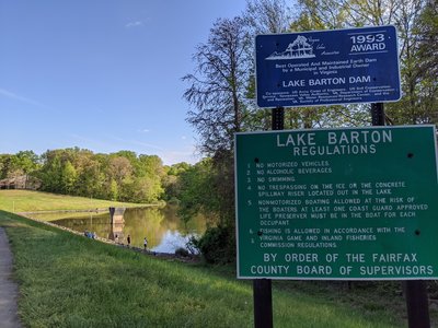 The north-west entry to Lake Barton dam.