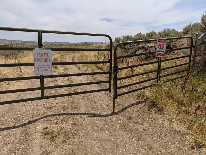 Trailhead is on private land.  Not clear if OK to enter ... sign says "no trespassing"