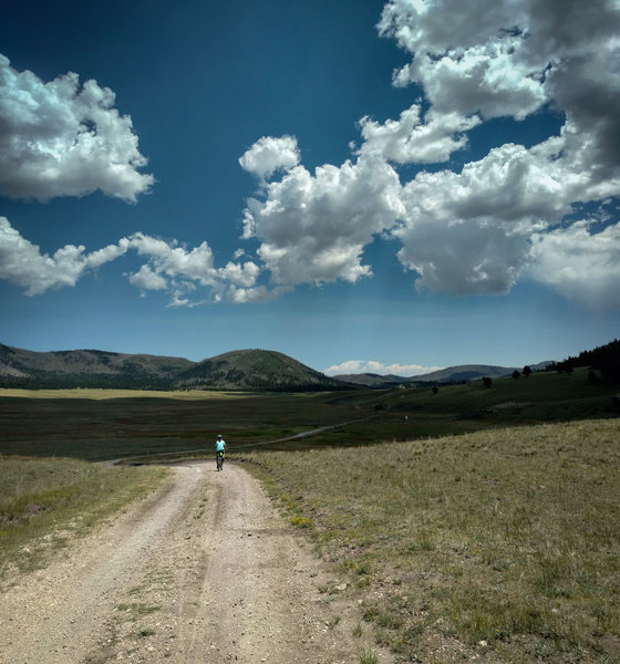 South-eastward view of the end of Valle San Antonio. Far beyond lies Valle Toledo.