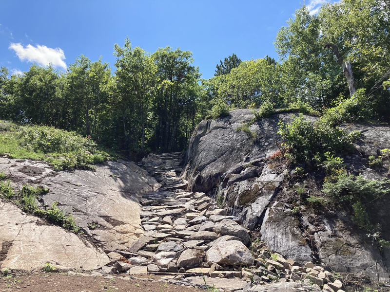 The gorge of Granite Gorge is a steep rock panel roll down.