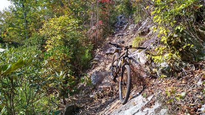 Rocky narrow descent along the ridge on Paint Creek Trail.