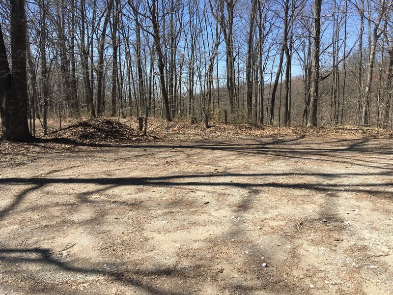 Dirt/gravel lot that is the trailhead start for Bartley Ridge