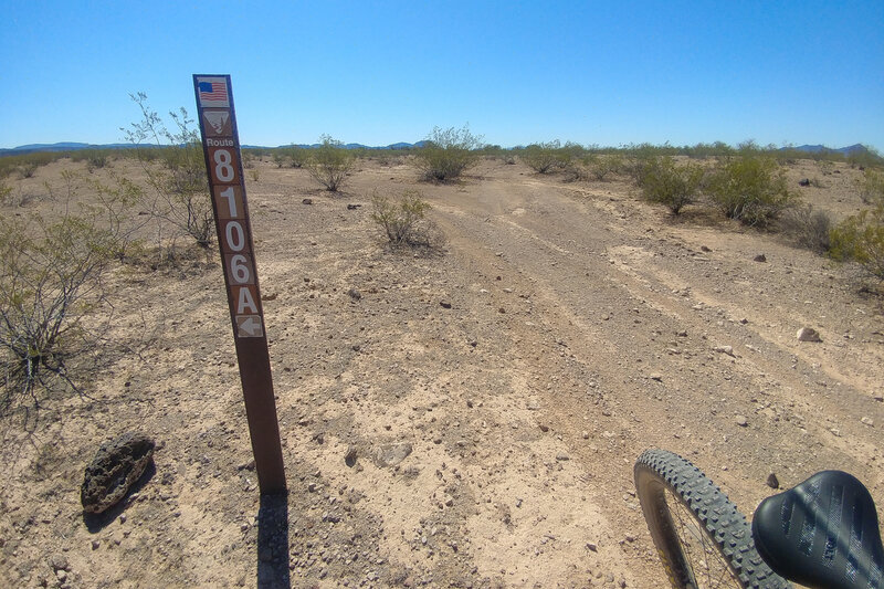 Looking SE from the intersection of Batamote Basin (8106A, to left/East) where it splits from Noah's Cutoff.