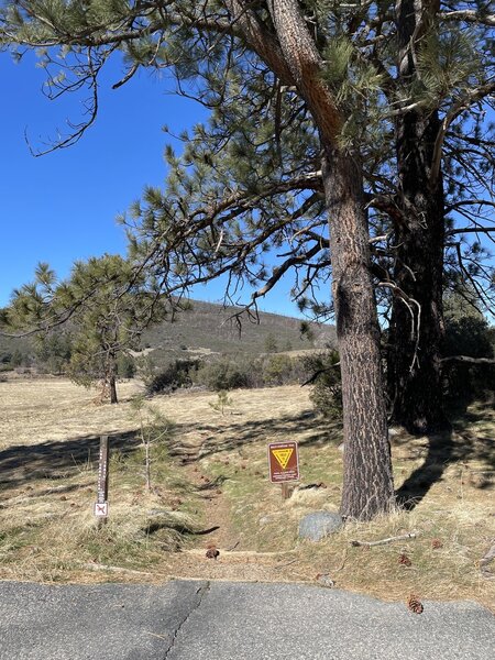 Los Caballos Trail