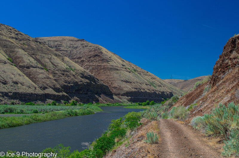 The trail runs right above the river in this section.