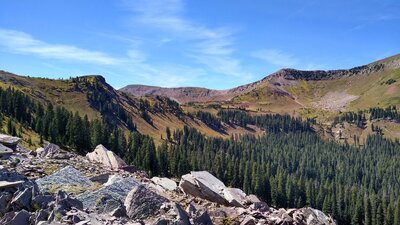 Amazing view atop the mountain along a spur trail.