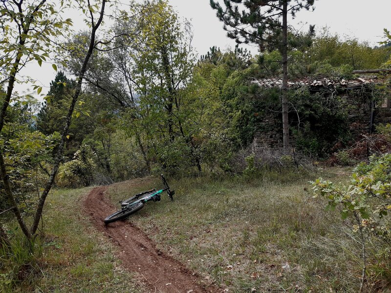 The remains of Roncola beside the Roncola-Trail