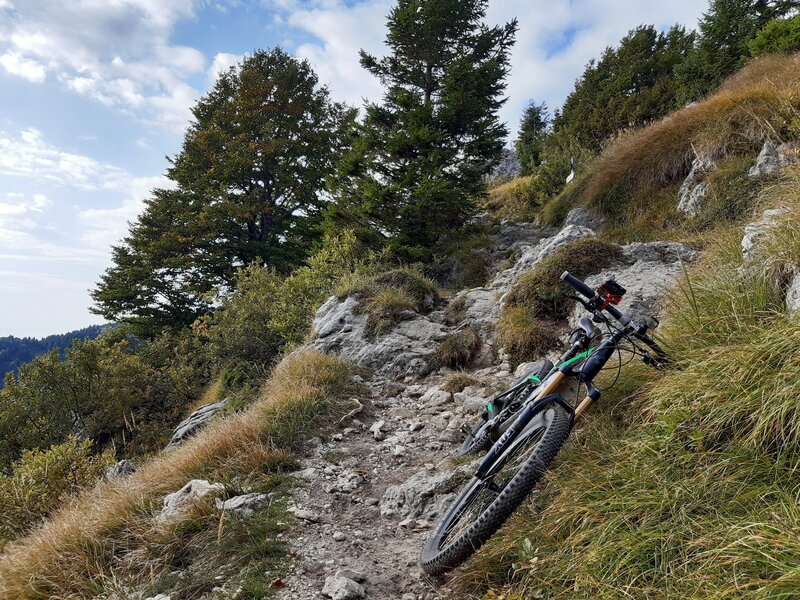 Hard rock at connector 'Cresta dei Lebi', the lower end of 'Spaurasso Trail' is 50m above