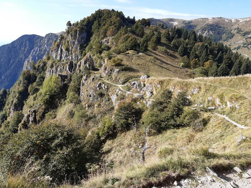 Boccaor Trail (part of Sentiero #152), comming from the left; Monte Boccaor and the saddle toward Monte Meatte (horizon line: the ridge of Monte Grappa)