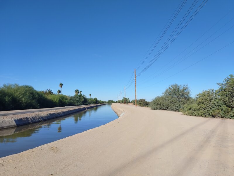 Flat doubletrack along both sides of Arizona Canal in Glendale, part of the Thunderbird Peso Linear Park.