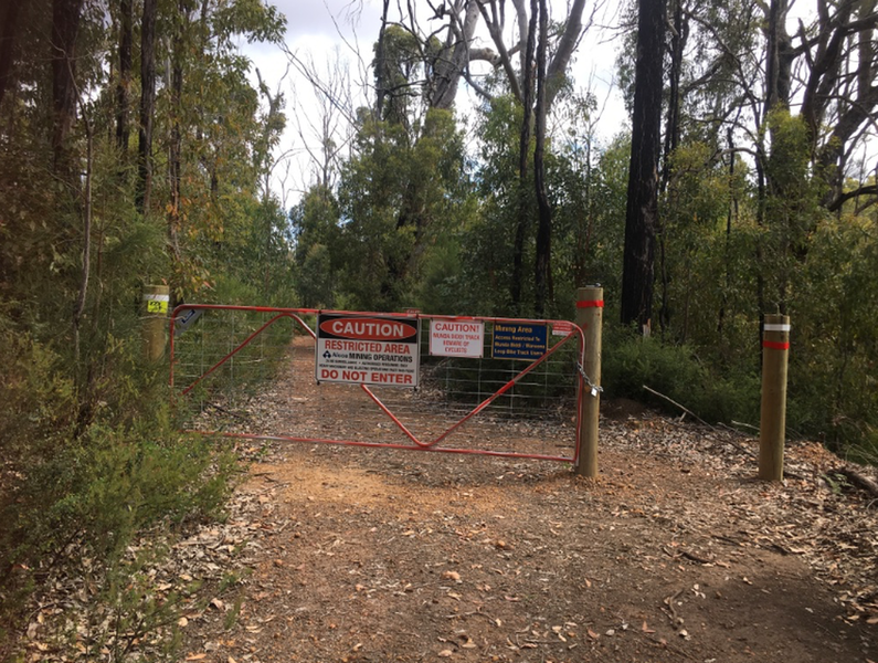 Don't get lost - Munda Biddi cyclists ARE permitted through this gate