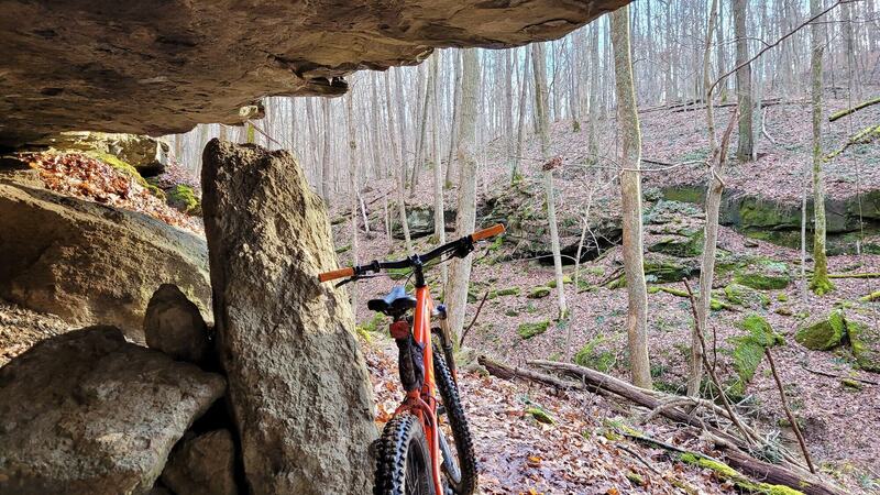 Boot Bridge trail runs beneath several overhanging rock features.