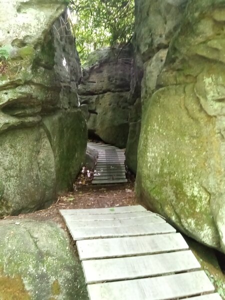 End on the part of the trail through a rock crack.