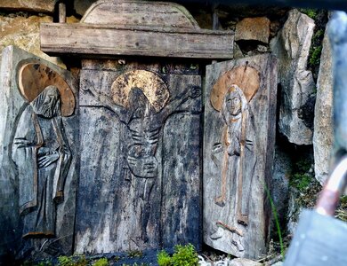 A small wooden crucifixe beside Strada del Misone.