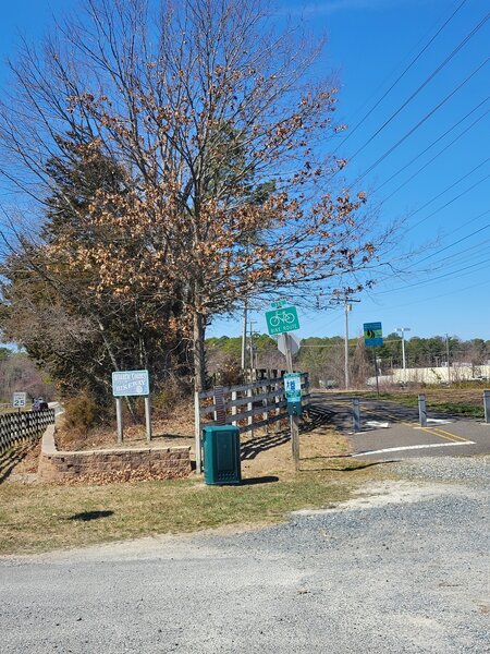 Trailhead behind Harbor Square Mall