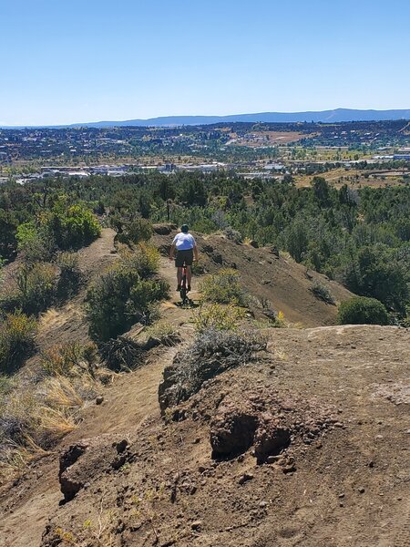 Biking south along the ridge on Spurline.