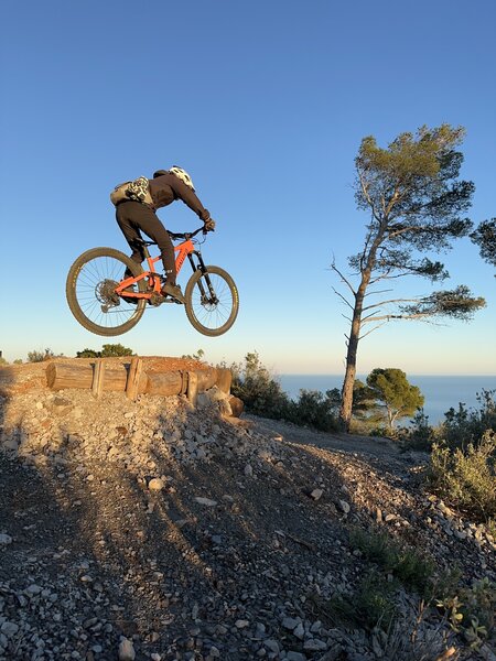 Local MTB Guide Andrea from www.localmtbguide.com Jumping on DH Man Trail in Finale Ligure.