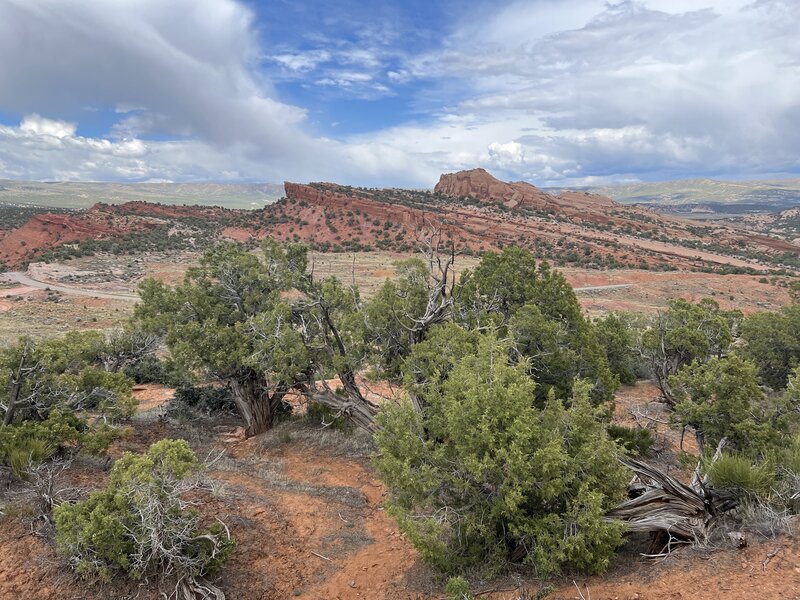 Overlook of Red Fleet Rock formation from trail.