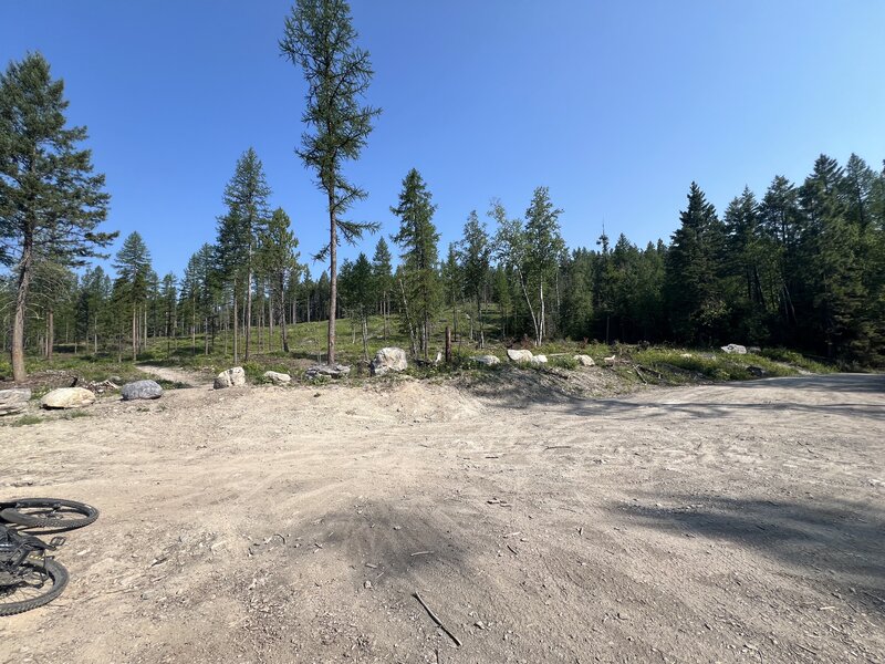 Smokejumper reconnects with Dale Jorgenson which ends at the newly developed Estes Lake parking area. Take the Estes Lake trail to access many upper sections of the lower Crane tech trails.