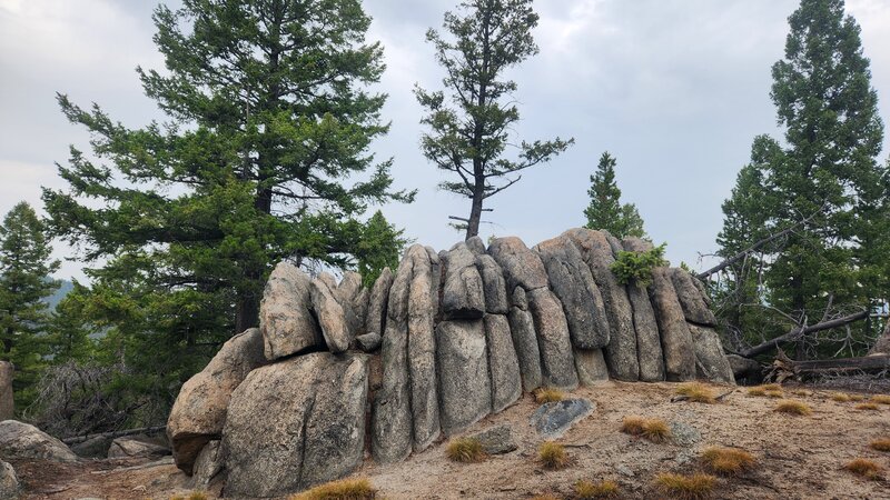 At the top of the ridge at the apex of Grading Camp Trail there are some cool granite boulders.