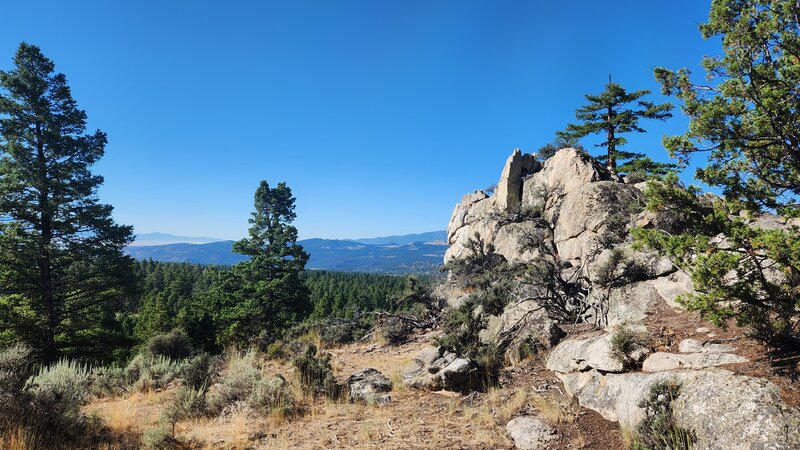 An interesting and scenic rock outcrop on the side of the Hartman Creek Singletrack.