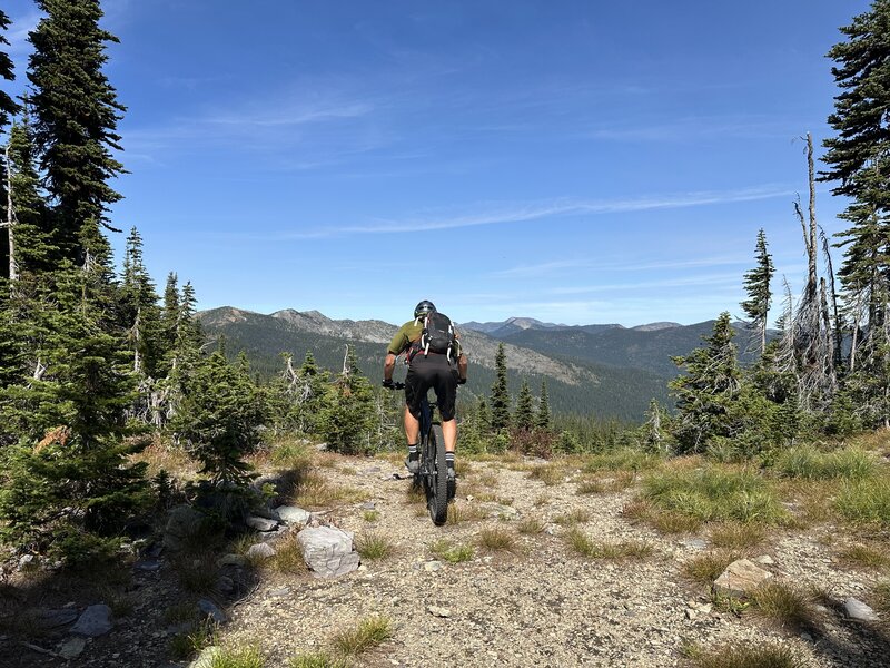 The halfway saddle. Perfect spot for lunch. Now drop in for the northern half.