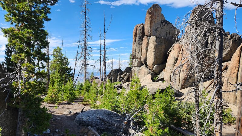 Impressive granite outcrop at the top of the Maud-S Trail.