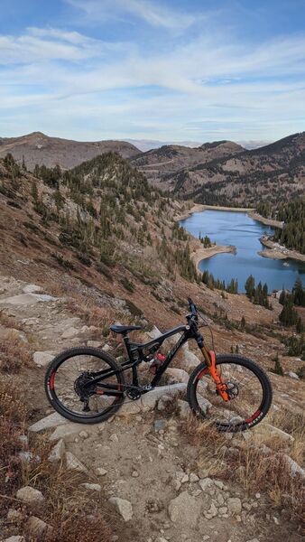 Singletrack sidehilling above Twin Lakes just southwest of Solitude.