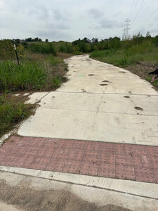 Paved path entry from Kemba Ln.